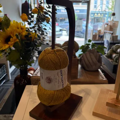 Magnetic Yarn Skein Holder